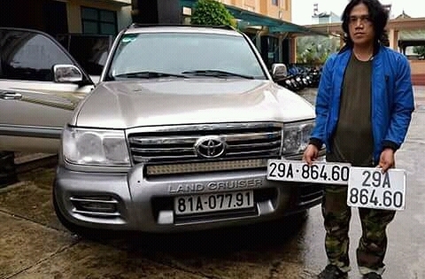 Gia Lai: Tạm giữ 2 đối tượng vận chuyển 15.000 bao thuốc lá lậu