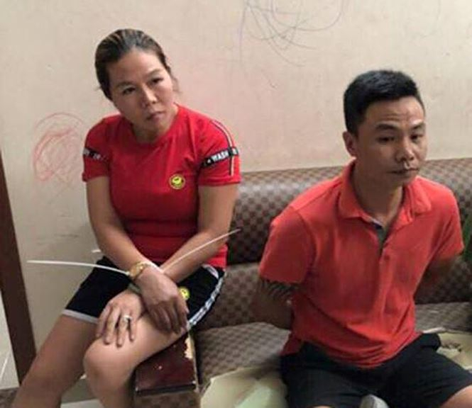 Nguyễn Văn B&igrave;nh (phải) khai nhận cầm đầu đường d&acirc;y đ&aacute;nh bạc trăm tỷ.