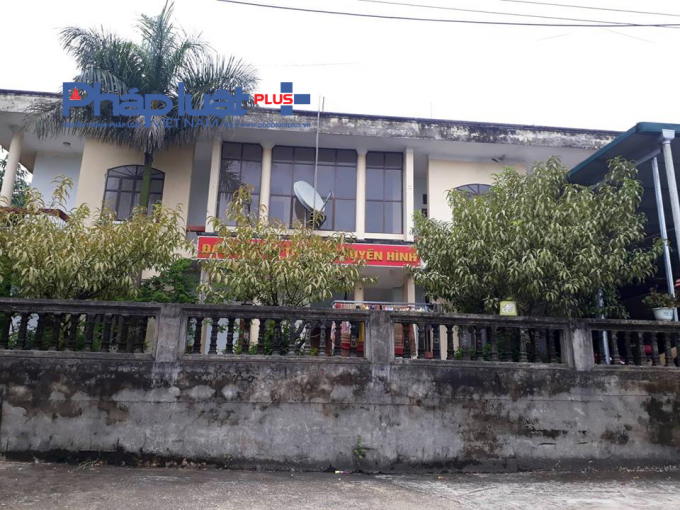 Trước đ&oacute;, H từng l&agrave;m kế to&aacute;n tại đ&agrave;i Truyền thanh - Truyền h&igrave;nh X&iacute;n Mần, sau đ&oacute; đơn vị n&agrave;y s&aacute;p nhập nay được gọi l&agrave;&nbsp;Trung t&acirc;m Văn h&oacute;a, Th&ocirc;ng tin v&agrave; Du lịch huyện X&iacute;n Mần.