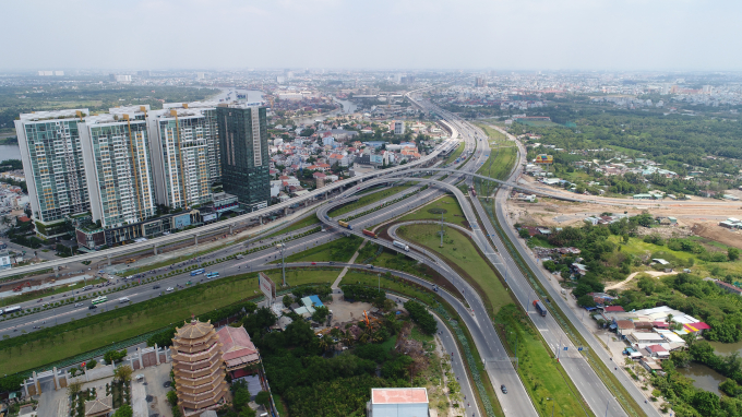 Hạ tầng khu Đ&ocirc;ng đang rất ho&agrave;n thiện.