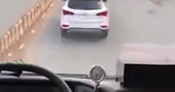 TPHCM:  Tước giấy phép lái xe, phạt tiền tài xế "chặn" xe cứu hỏa