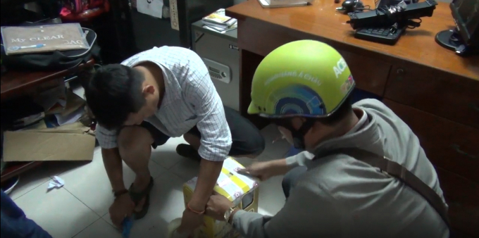 Lực lượng c&ocirc;ng an ni&ecirc;m phong tang vật thu giữ.