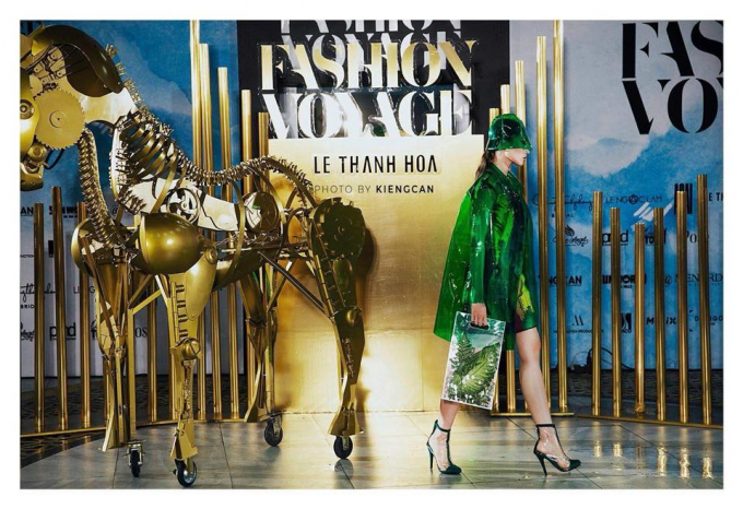 D&agrave;n hoa hậu đọ d&aacute;ng tại Fashion Voyage