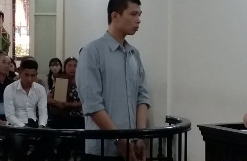 Mâu thuẫn, nam thanh niên dùng kéo đâm chết người trước cổng chùa