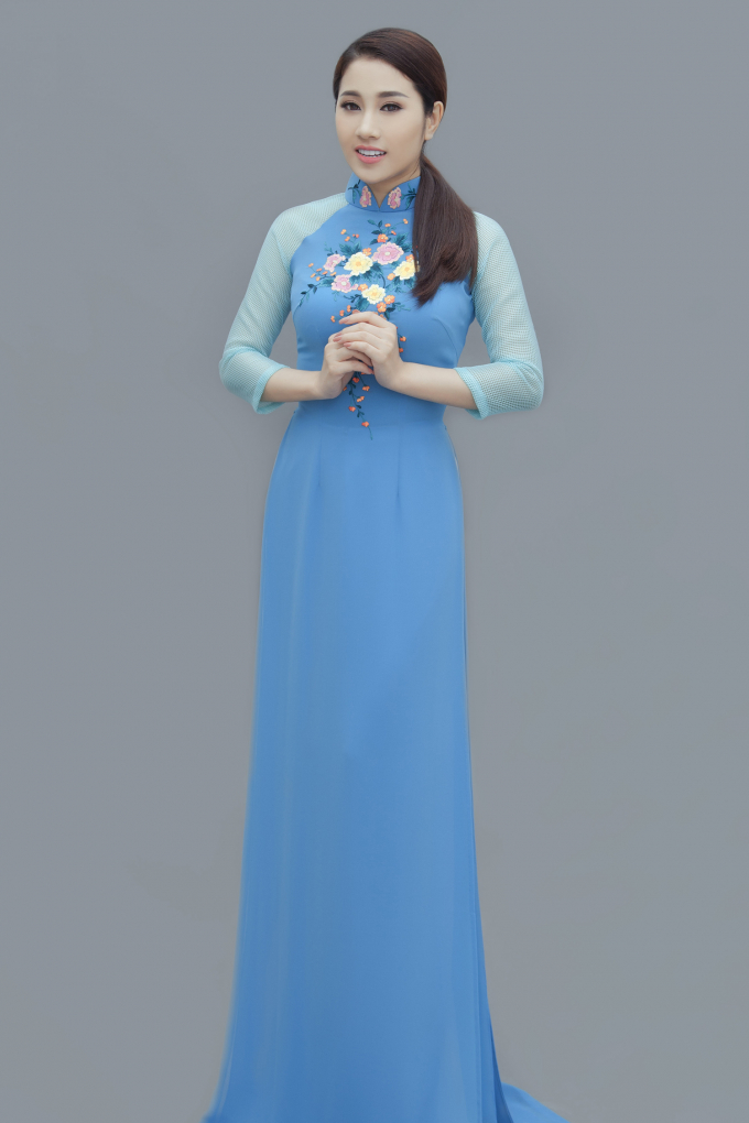 Ngọc nữ Bolero Tố My khoe đường cong quyến rũ trong những t&agrave; &aacute;o d&agrave;i nền n&atilde;