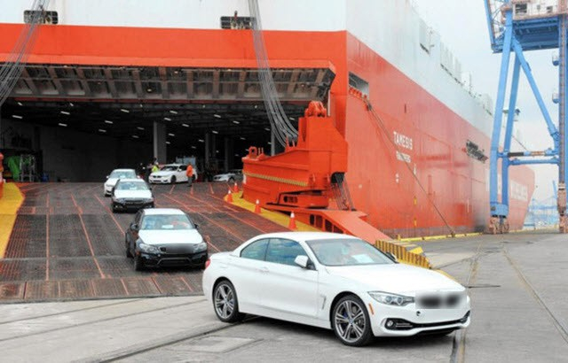 Lượng xe con nhập về Việt Nam giảm, gi&aacute; nhiều d&ograve;ng xe tăng l&ecirc;n nhanh ch&oacute;ng.