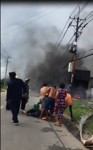 Trạm biến &aacute;p ph&aacute;t nổ rồi bốc ch&aacute;y l&agrave;m hai nh&acirc;n vi&ecirc;n điện lực bị bỏng nặng.