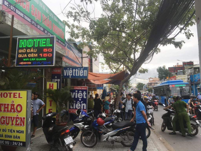 Hiện trường vụ v&acirc;y bắt v&agrave;o chiều ng&agrave;y 17/7 tr&ecirc;n đường Quang Trung, quận G&ograve; Vấp.