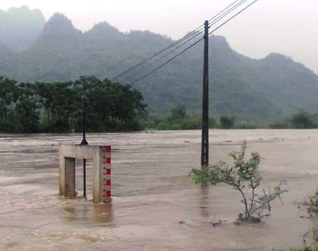 Trước giờ b&atilde;o Sơn Tinh đổ bộ tr&ecirc;n địa b&agrave;n tỉnh Nghệ An nhiều nơi đ&atilde; ngập, giao th&ocirc;ng bị chia cắt.