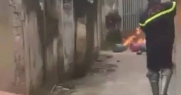 Con rể ôm 4 bình gas đến đốt nhà bố mẹ vợ