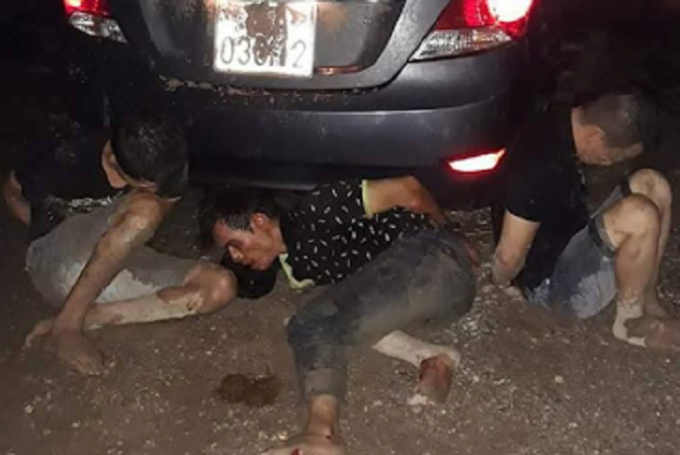 Nh&oacute;m đạo ch&iacute;ch c&ugrave;ng chiếc &ocirc; t&ocirc; d&ugrave;ng để đi trộm t&agrave;i sản bị gia chủ v&agrave; người d&acirc;n bắt giữ.