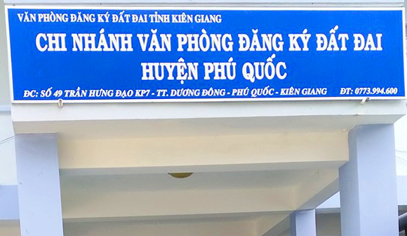 Chi nh&aacute;nh văn ph&ograve;ng đăng k&yacute; đất đai huyện Ph&uacute; Quốc (Ki&ecirc;n Giang) nơi xảy ra vụ mất tr&ecirc;n 1.000 ph&ocirc;i giấy chứng nhận quyền sử dụng đất.