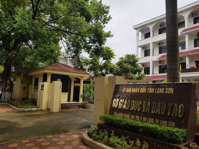 T&ocirc;̉ c&ocirc;ng tác của B&ocirc;̣ giáo dục đang đ&ecirc;̀ nghị ch&acirc;́m th&acirc;̉m định lại bài thi Ngữ Văn tại Lạng Sơn.