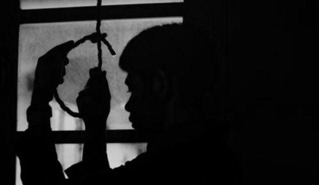 Người phụ nữ sau khi thắt cổ con v&agrave; ch&aacute;u m&igrave;nh đ&atilde; treo cổ tự vẫn nhưng kh&ocirc;ng th&agrave;nh. (ảnh minh họa).