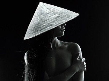 Hơn 100 người dự khai mạc triển lãm ảnh nude đầu tiên ở Hà Nội