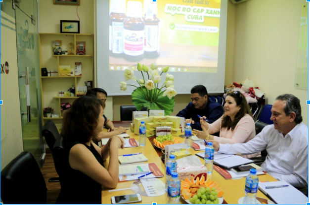 &Ocirc;ng &Ocirc;ng Ing. Benito Refael (&Aacute;o trắng)- Gi&aacute;m đốc Labiofam SA