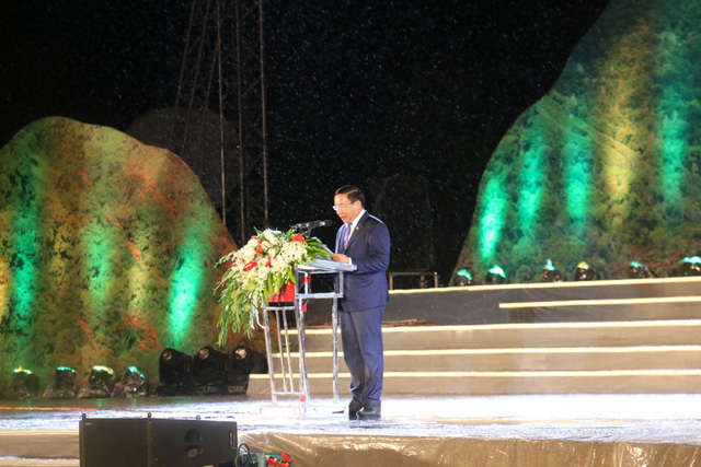 B&iacute; thư Tỉnh ủy H&agrave; Tĩnh L&ecirc; Đ&igrave;nh Sơn đ&atilde; &ocirc;n lại những gi&acirc;y ph&uacute;t h&agrave;o h&ugrave;ng, oanh liệt c&aacute;ch đ&acirc;y 50 năm.