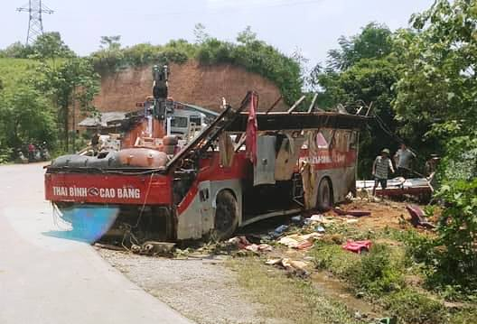 Cận cảnh nơi xe kh&aacute;ch rơi xuống vực khiến 18 người thương vong tại Cao Bằng