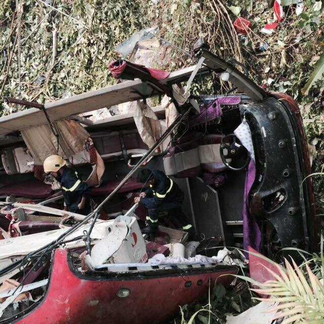 Cận cảnh nơi xe kh&aacute;ch rơi xuống vực khiến 18 người thương vong tại Cao Bằng