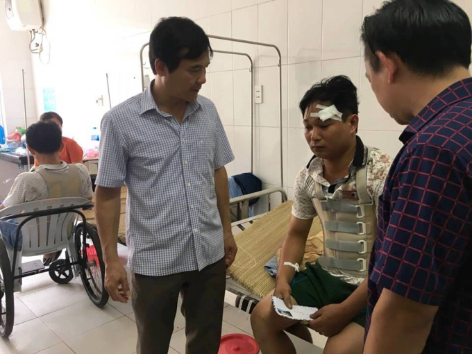 Vụ xe kh&aacute;ch rơi xuống vực tại Cao Bằng: Cẩu phương tiện bị nạn ra khỏi hiện trường để t&igrave;m kiếm nạn nh&acirc;n