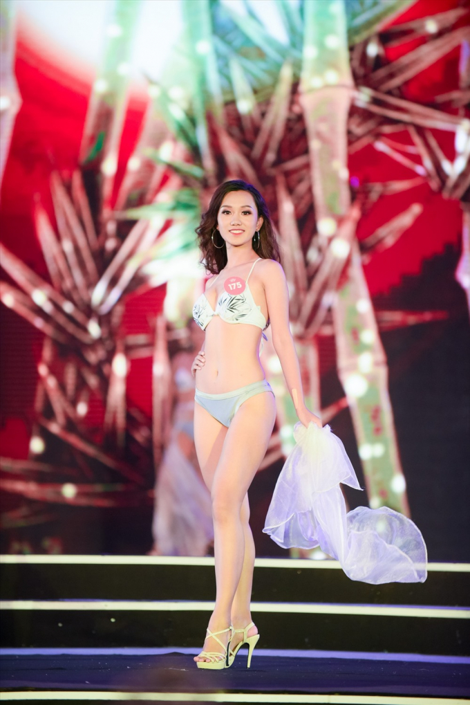 &nbsp;H&igrave;nh thể c&aacute;c th&iacute; sinh được đ&aacute;nh gi&aacute; kh&aacute; đồng đều.