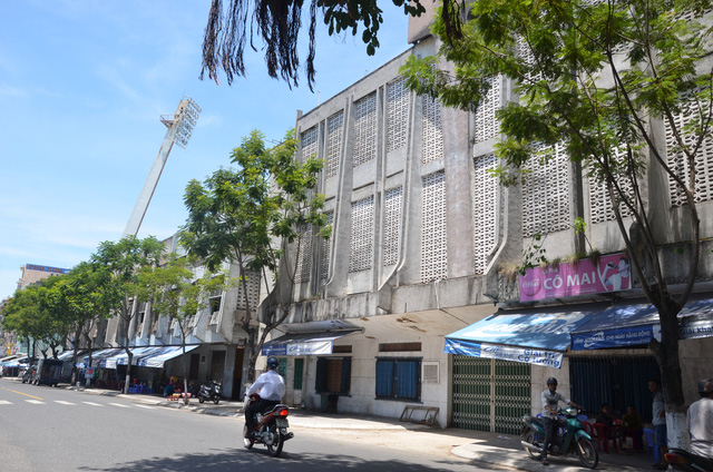 Ngo&agrave;i SVĐ, to&agrave;n bộ cơ sở vật chất ph&iacute;a nam SVĐ vốn l&agrave; địa điểm của Sở Thể dục - Thể thao trước đ&acirc;y, được b&agrave;n giao về Tập đo&agrave;n Thi&ecirc;n Thanh.