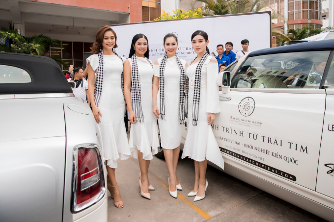 Huyền My, Ngọc H&acirc;n xinh đẹp nổi bật ở khu chợ nổi độc đ&aacute;o ở miền T&acirc;y