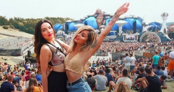 Ngắm nhìn dàn hotgirl đến từ khắp nơi trên thế giới đang hội tụ về Tomorrowland 2018