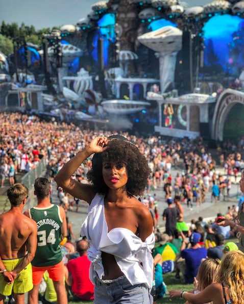 Ngắm nh&igrave;n d&agrave;n hotgirl đến từ khắp nơi tr&ecirc;n thế giới đang hội tụ về Tomorrowland 2018