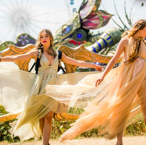 Ngắm nh&igrave;n d&agrave;n hotgirl đến từ khắp nơi tr&ecirc;n thế giới đang hội tụ về Tomorrowland 2018