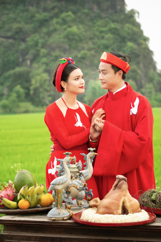 &ldquo;Trai trẻ&rdquo; Tiến Lộc &lsquo;&rdquo;d&acirc;ng&rdquo; thủ lợn đ&ograve;i&hellip; cưới Phạm Phương Thảo giữa c&aacute;nh đồng