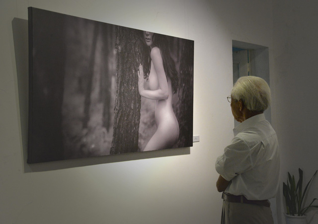 Triển l&atilde;m ảnh khoả th&acirc;n thu h&uacute;t lượng người xem &ldquo;kỷ lục&rdquo;