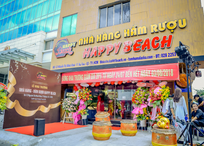 Nh&agrave; h&agrave;ng tọa lạc ngay trung t&acirc;m quận 1, TP HCM.