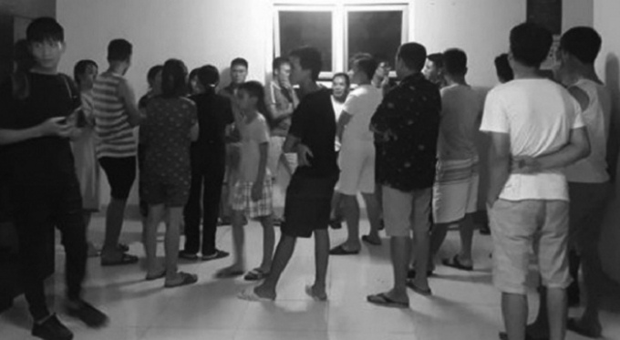 Người d&acirc;n b&agrave;ng ho&agrave;ng khi hai ch&aacute;u nhỏ bị s&aacute;t hại.