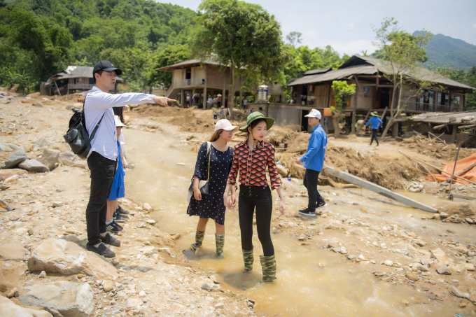 L&ecirc; &Acirc;u Ng&acirc;n Anh x&uacute;c động trước những thiệt hại sau lũ ở Y&ecirc;n B&aacute;i