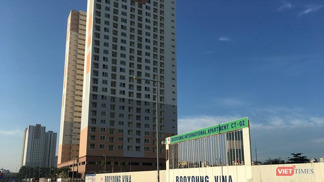 Khu chung cư quốc tế Booyoung thuộc Khu đ&ocirc; thị Mỗ Lao l&agrave; vị tr&iacute; đắc địa của quận H&agrave; Đ&ocirc;ng, nhưng vẫn thuộc danh s&aacute;ch c&aacute;c dự &aacute;n chậm tiến độ.