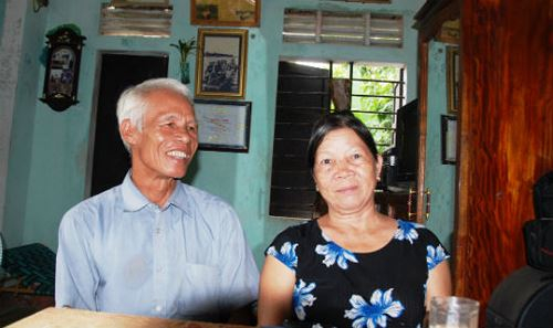 Xưa c&ugrave;ng cha chồng vượt &ldquo;mưa bom, b&atilde;o đạn&rdquo; chở bộ đội qua s&ocirc;ng, nay b&agrave; Thu v&agrave; chồng lại nối nghiệp cha chồng theo nghề c&agrave;o hến.