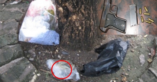 Một phóng viên nhặt được khẩu súng K59 cùng 6 viên đạn