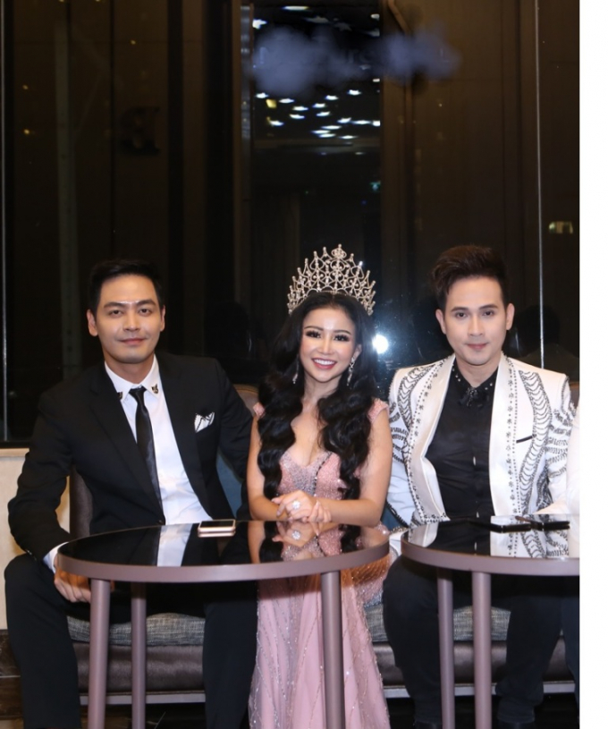 Hoa hậu Janny Thủy Trần lu&ocirc;n rạng ngời v&agrave; tr&agrave;n đầy năng lượng trong tất cả c&aacute;c shoot h&igrave;nh.