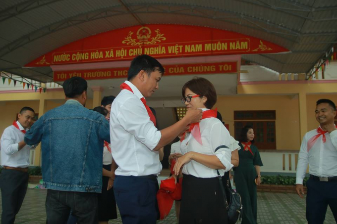 Bức thư gửi thầy c&ocirc; gi&aacute;o cũ sau gần 20 năm gặp lại