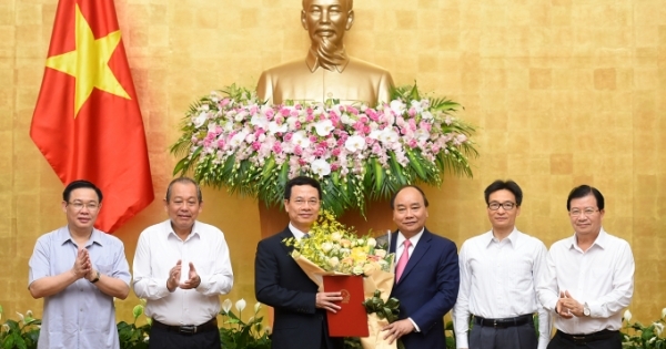 Thủ tướng trao Quyết định giao quyền Bộ trưởng Thông tin và Truyền thông
