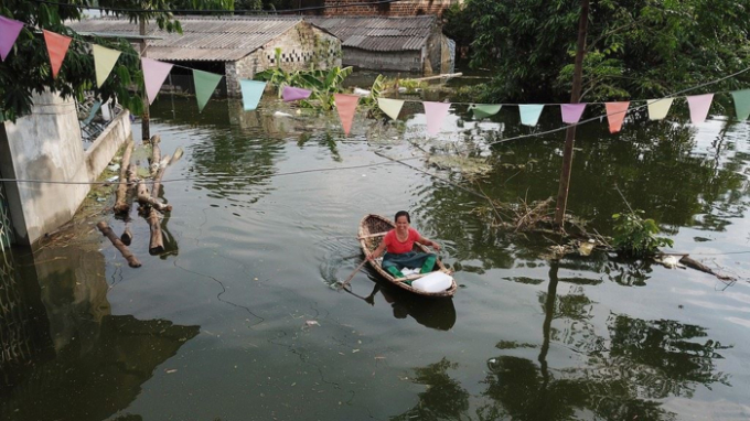 Phương tiện đi lại chủ yếu của người d&acirc;n v&agrave;o thời gian n&agrave;y chủ yếu l&agrave; thuyền th&uacute;ng nhỏ v&ocirc; c&ugrave;ng nguy hiểm.