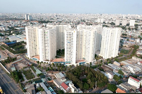 Cao ốc tại huyện Bình Chánh. Ảnh: Cao Thăng.