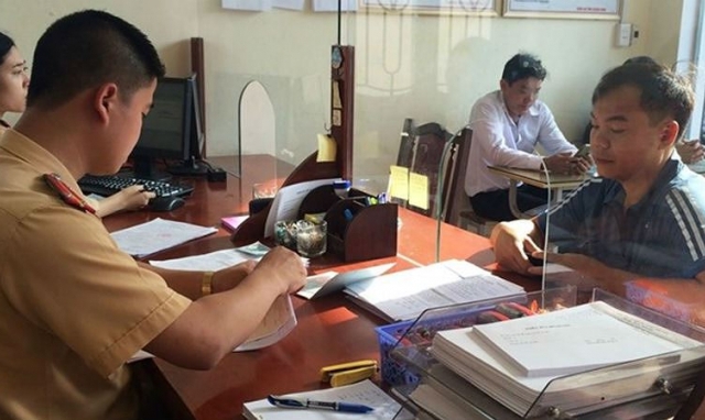 Băn khoăn quanh đề xuất đăng kí xe phải có tài khoản ngân hàng