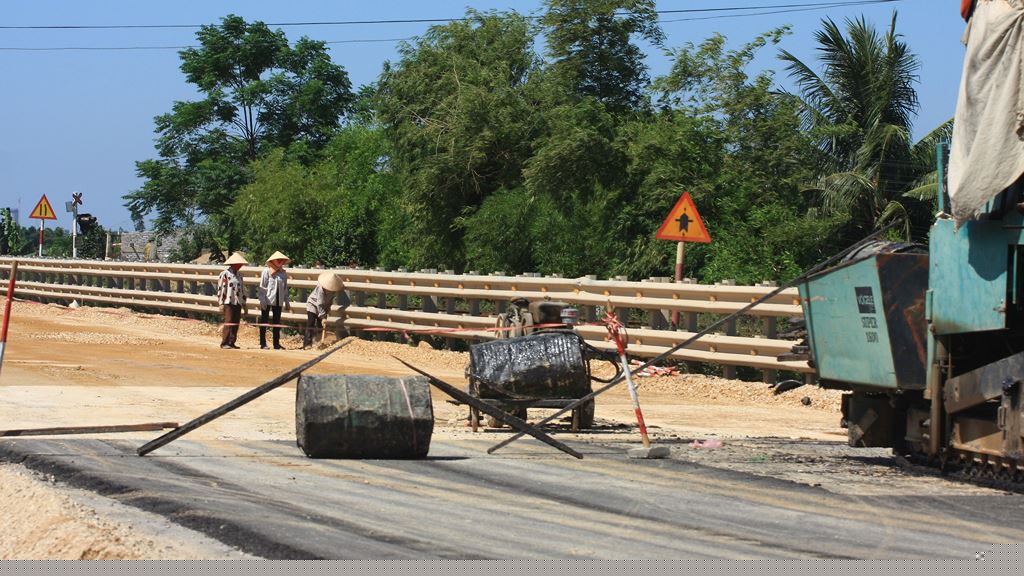 Sẽ không có gì đáng bàn nếu sau khi nhận ra được điểm mạnh riêng của đối thủ, các nhà thầu chuyển sang làm đối tác trong gói thầu mới. Ảnh: Nhã Chi.
