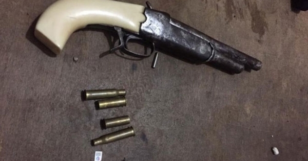 Nghệ An: Mâu thuẫn gia đình, người đàn ông dùng súng tự chế bắn vào người để tự tử