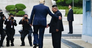 20 bước chân làm nên lịch sử của ông Trump