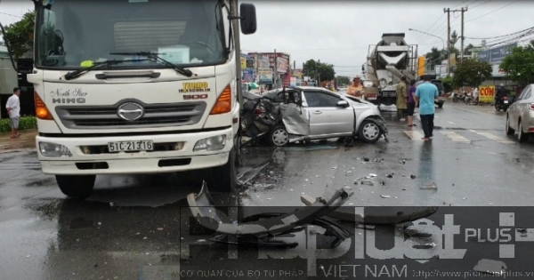 Bình Dương: 5 ô tô tông liên hoàn trên đường ĐT742