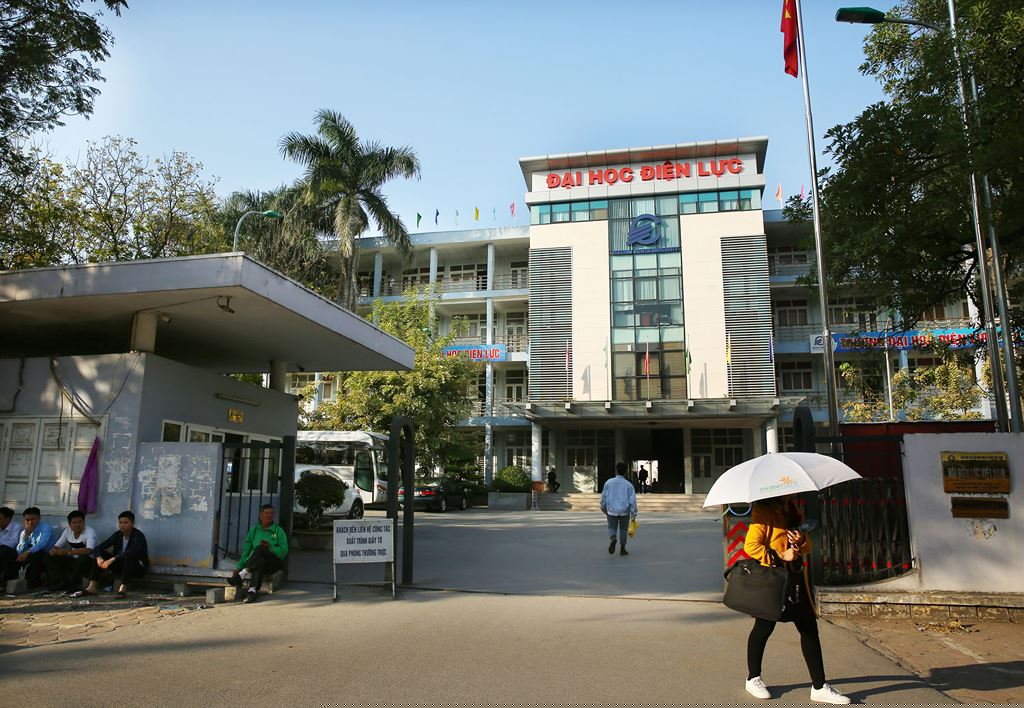 Gói thầu số 02 Lắp đặt hệ thống camera giám sát tại cơ sở 2 do Trường Đại học Điện lực mời thầu. Ảnh: Nhã Chi.