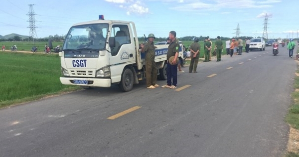 Nghệ An: Xe máy va chạm với ô tô 7 chỗ, 1 thai phụ tử vong thương tâm